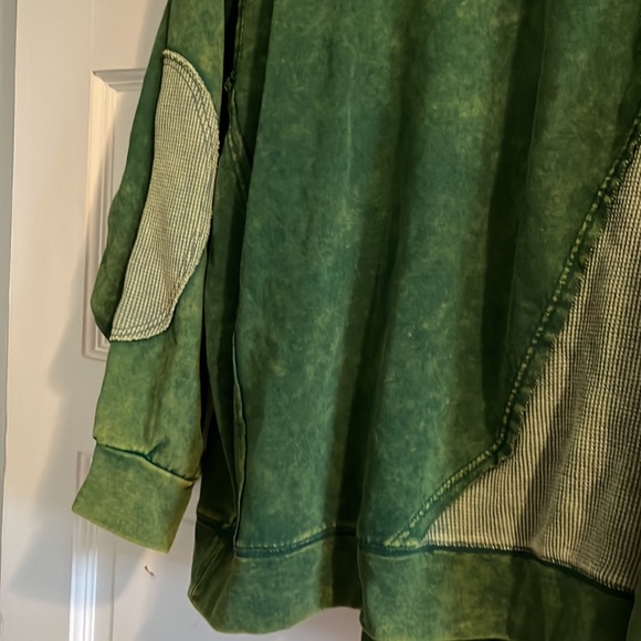 NWT Plus Size 1X/2X Green Mineral Wash Sweatshirt - Picture 8 of 9